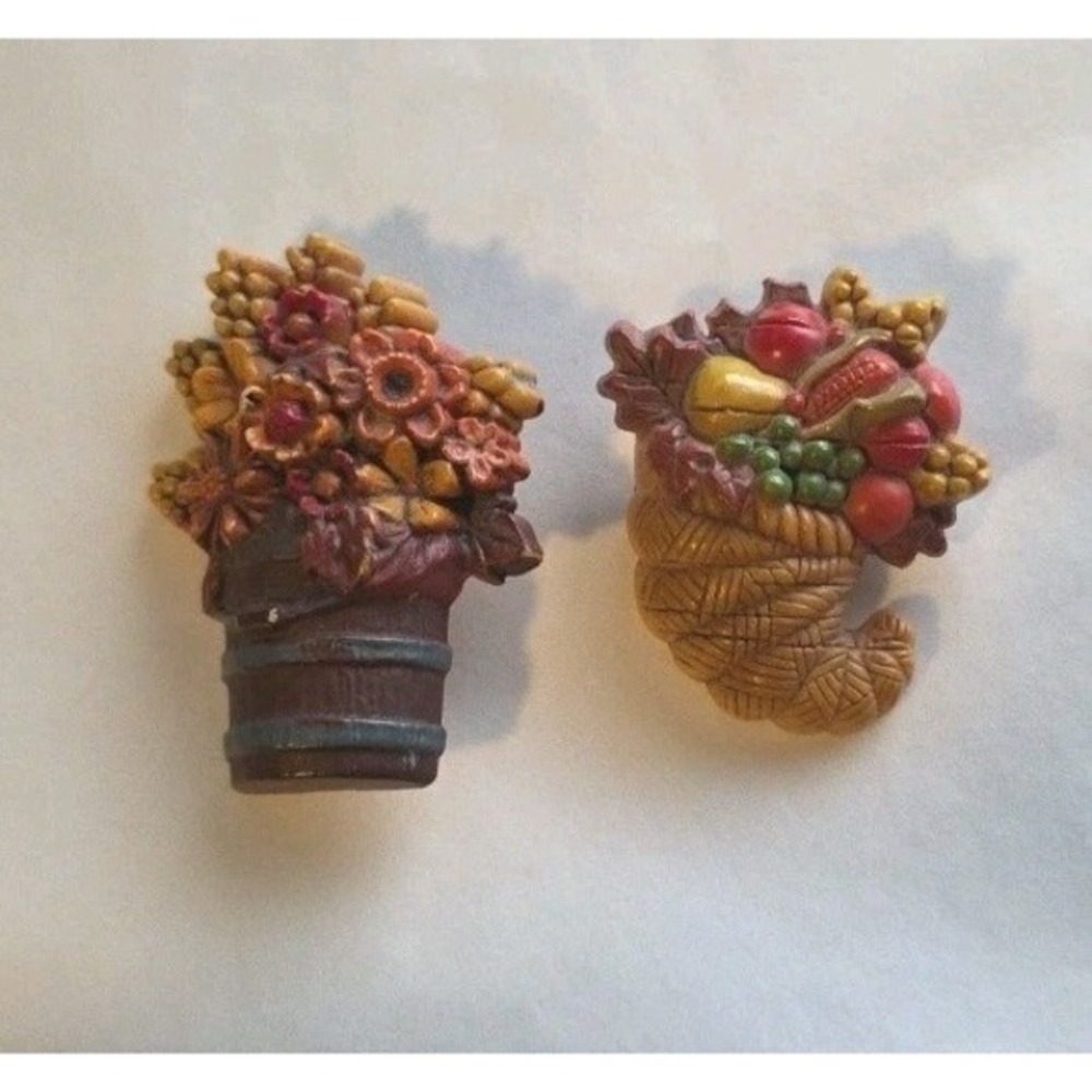 2 VTG Hallmark THANKSGIVING Pins Cornucopia And Flower Bucket 1985